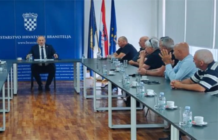 Ministar na sastanku s braniteljima